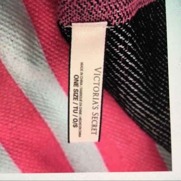 Victoria’s Secret beach towel /throw blanket - Picture 3 of 3
